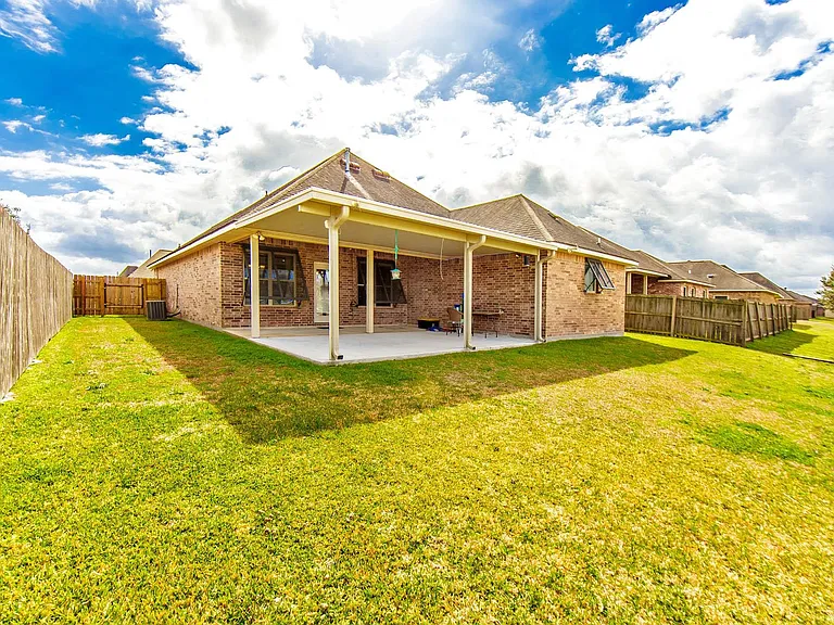 173 Laverne Dr — Photo 3