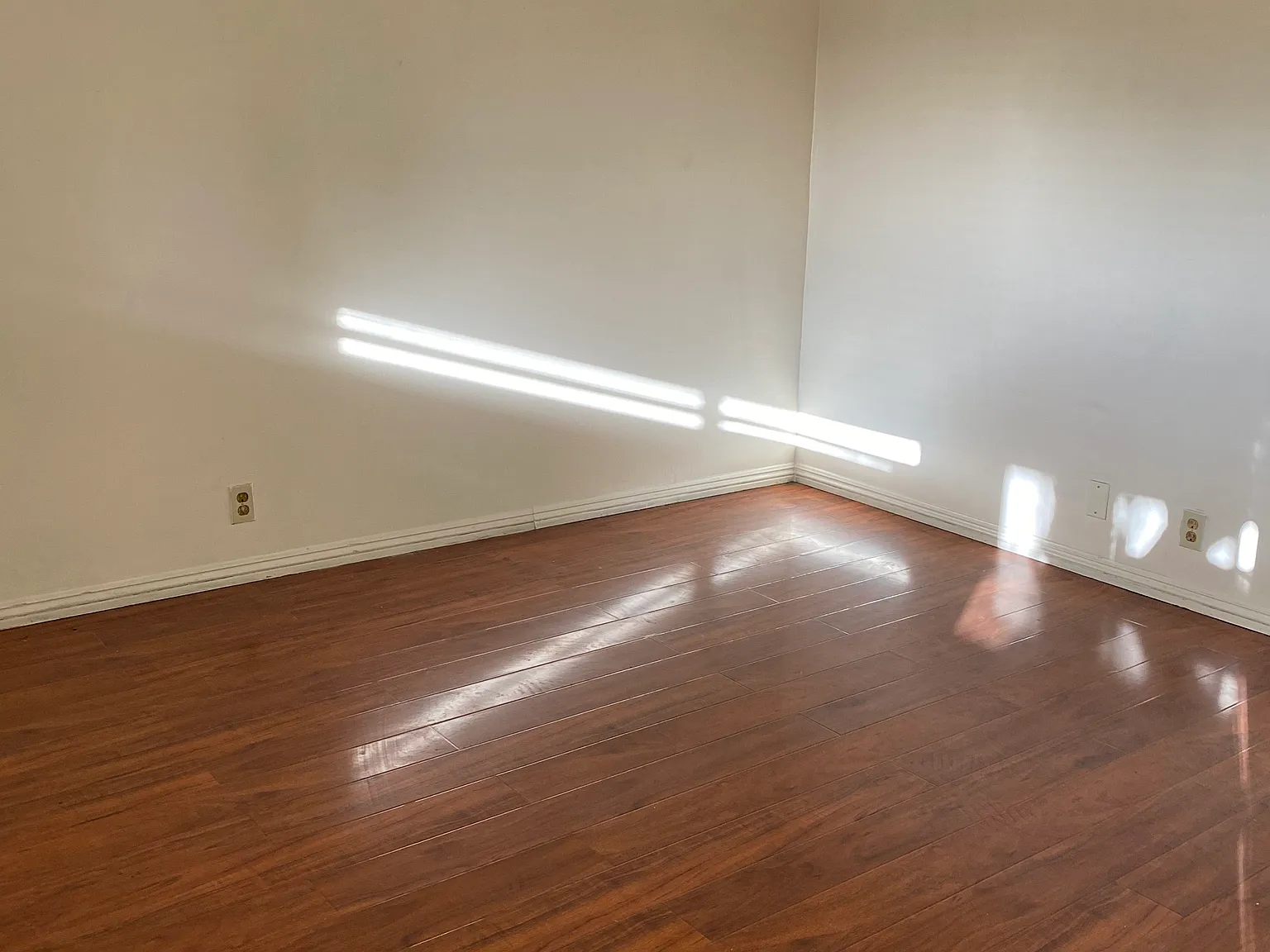 1048 S Gordon St — Photo 3