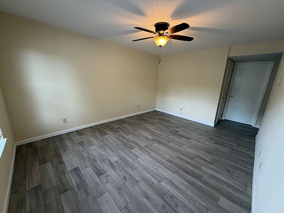 3rd image of 120 Stone Tree Dr #120
