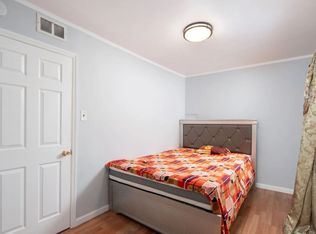 8 Crestwood Ct, Albany, NY 12208