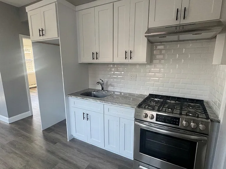 87 Jewell St #2R — Photo 1