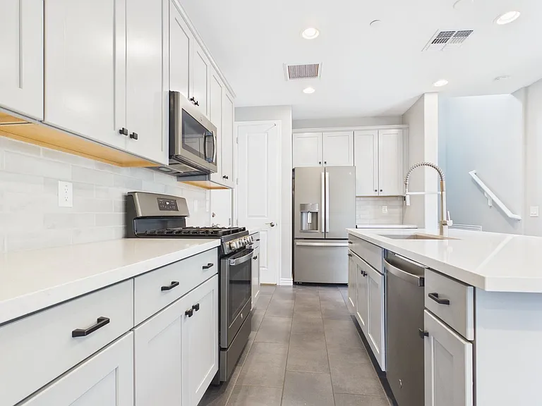 7001 E Portland St — Photo 15