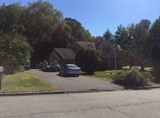 4 Dey Hill Trl, Totowa, NJ 07512