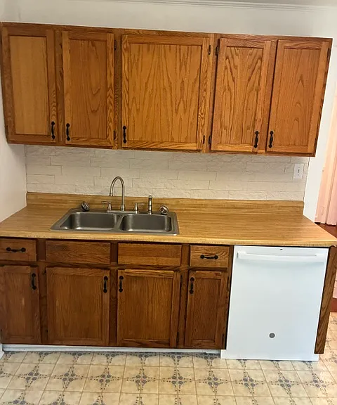 1006 W Saunders Ave — Photo 10