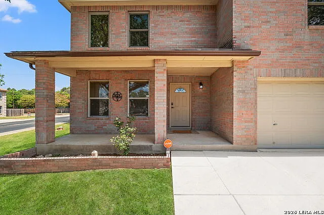 4 bed, 2.5 bath, 2329 sqft, $2,000 — Photo 4