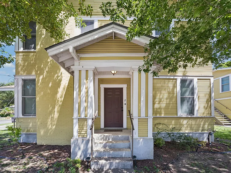 842 E Guenther St #2 — Photo 2
