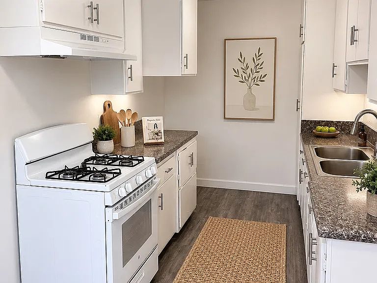 1st image of 18337 Kittridge St #33