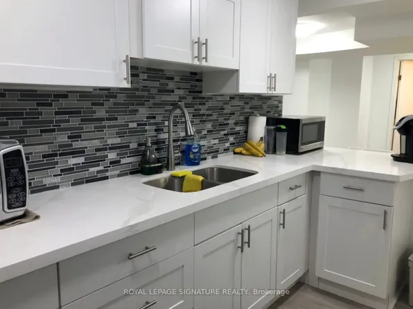 521 Havelock Dr, Waterloo, ON N2L 4N8