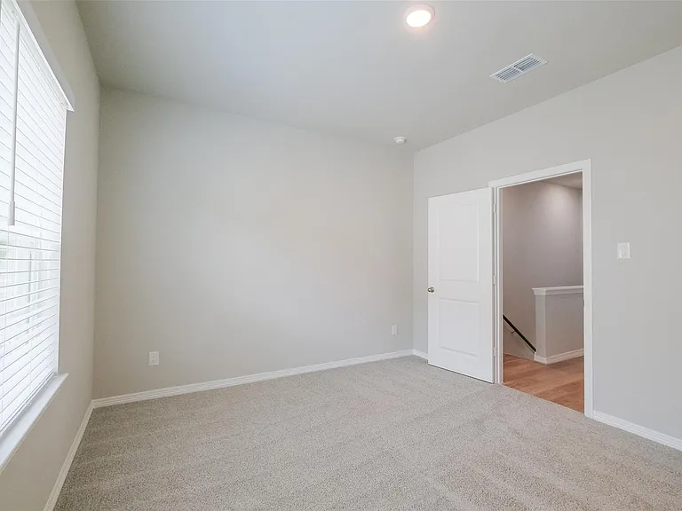 6434 New York St — Photo 15