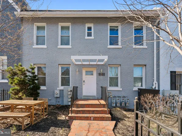 1111 Penn St NE APT 4, Washington, DC 20002