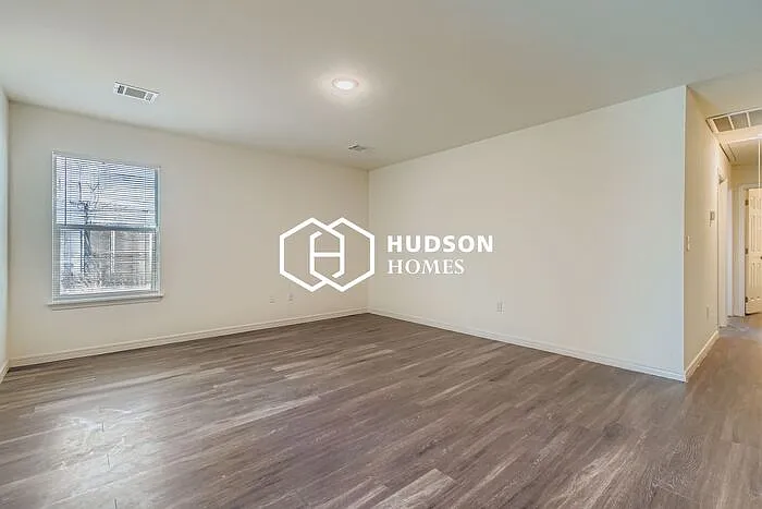 3 bed, 2.0 bath, 980 sqft, $1,015 — Photo 3