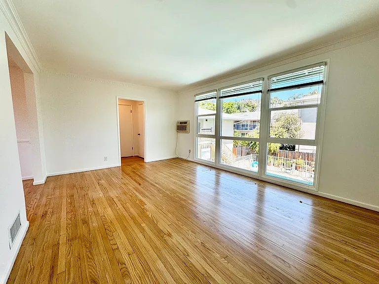 1266 N Laurel Ave #11 — Photo 1