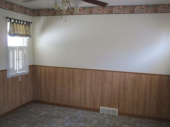 5th image of 1404 E Circle Dr