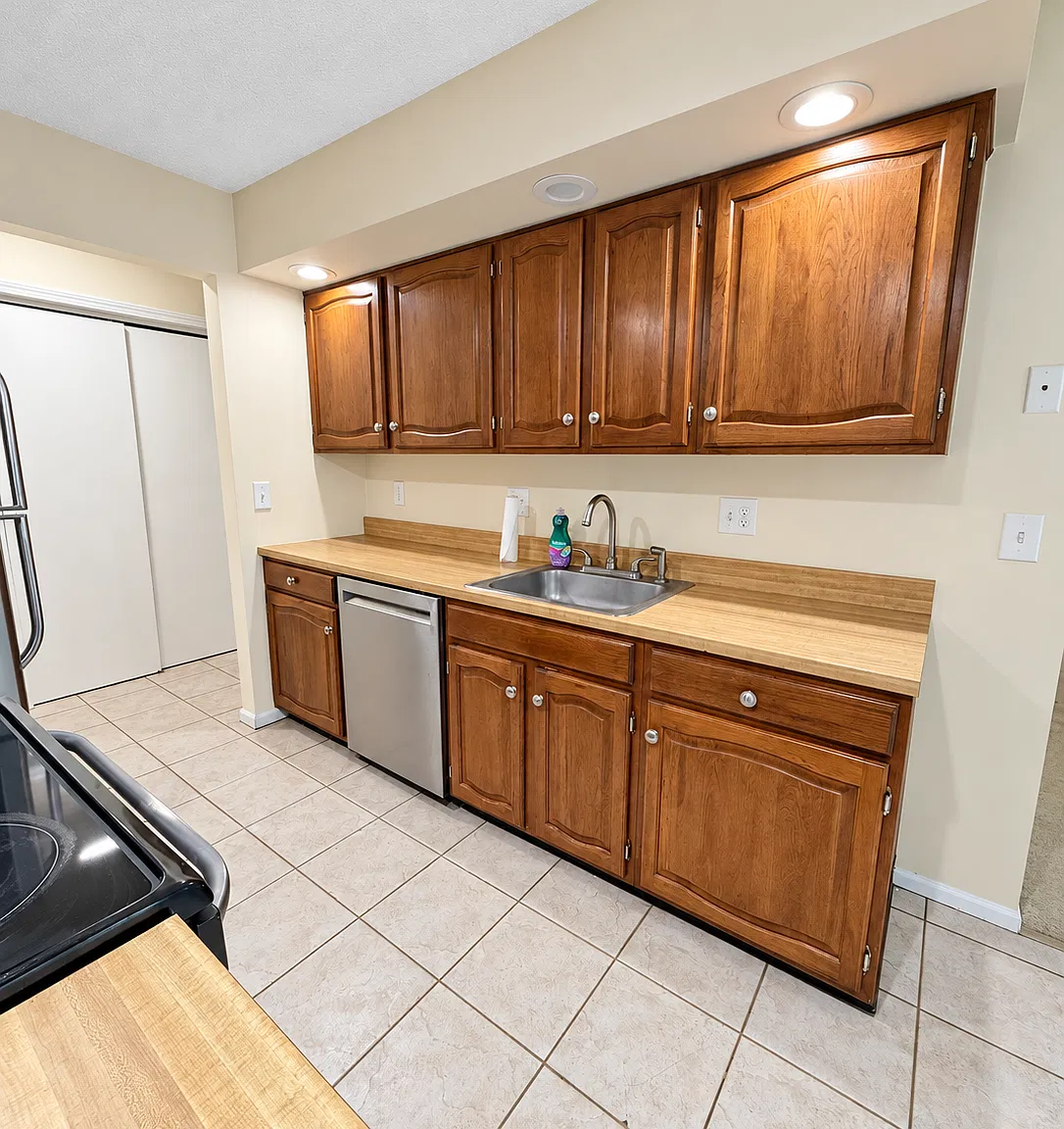 1 bed, 703 sqft, $1,900 — Photo 2