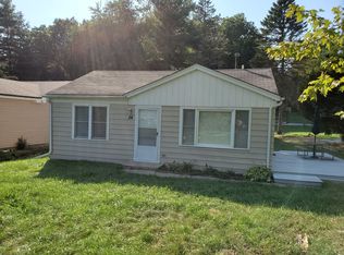 24 Hilltop Rd, Cary, IL 60013