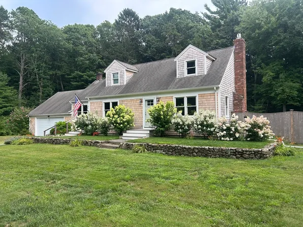 23 Clubhouse Dr, Bourne, MA 02532