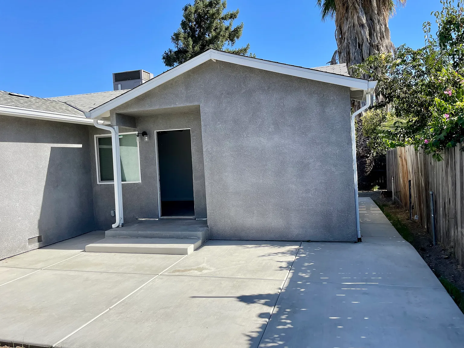 3 bed, 1200 sqft, $2,600 — Photo 4