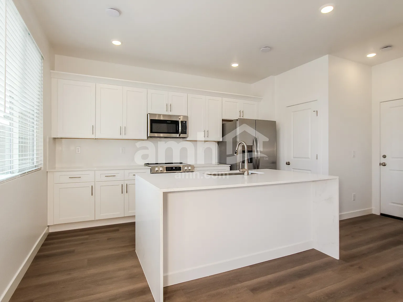 4 bed, 2.5 bath, 1794 sqft, $2,345 — Photo 3