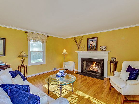 5th image of 21 Demarre Ln