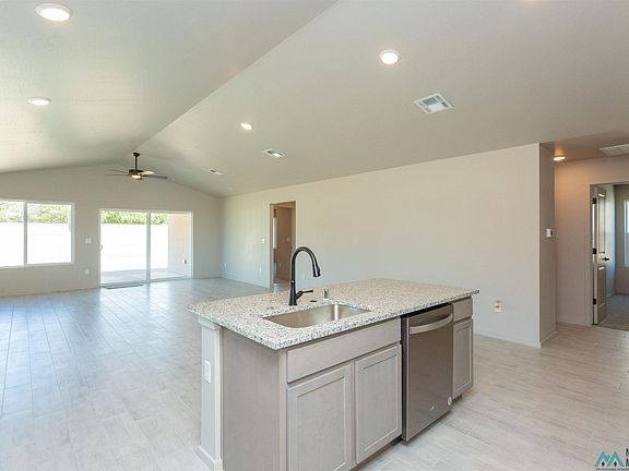 5th image of 1609 Magnolia Ln