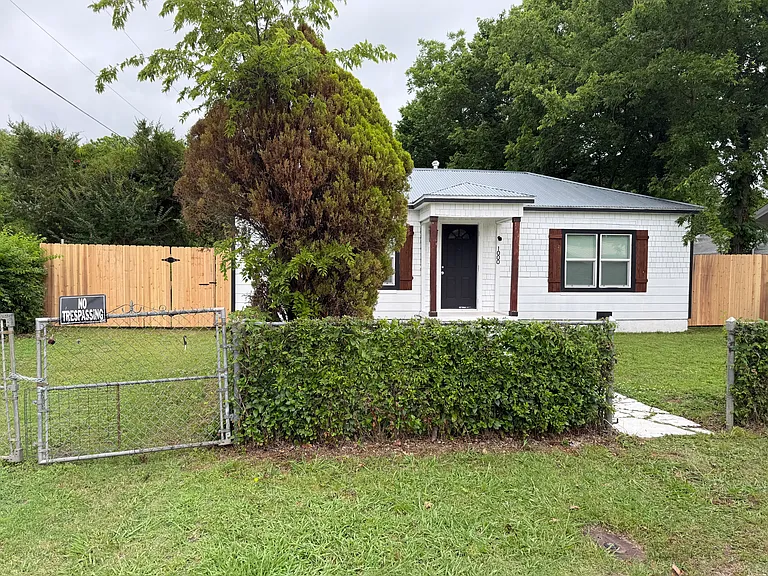1000 Hugo St SE — Photo 1