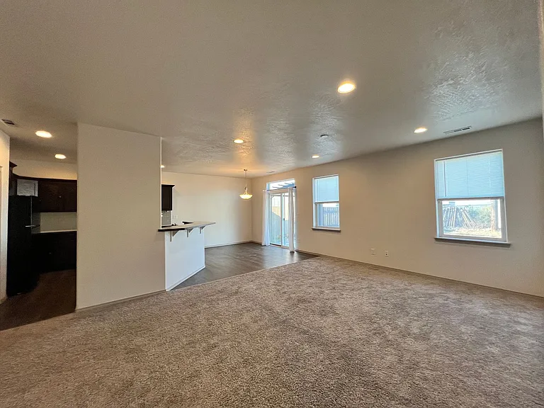 1352 E Nen Dr — Photo 3