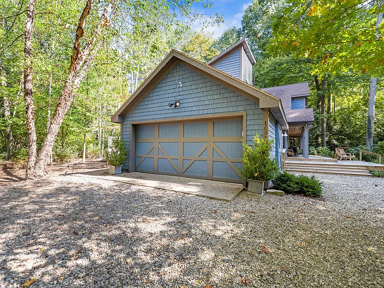16061 Beech Ln — Photo 32