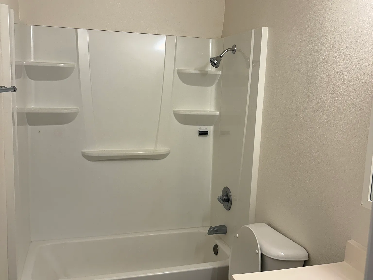 2 bed, 900 sqft, $2,600 — Photo 4