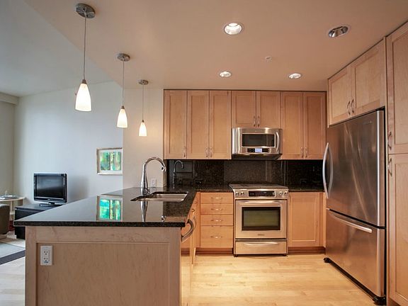 4th image of 10610 NE 9th Pl Unit 701