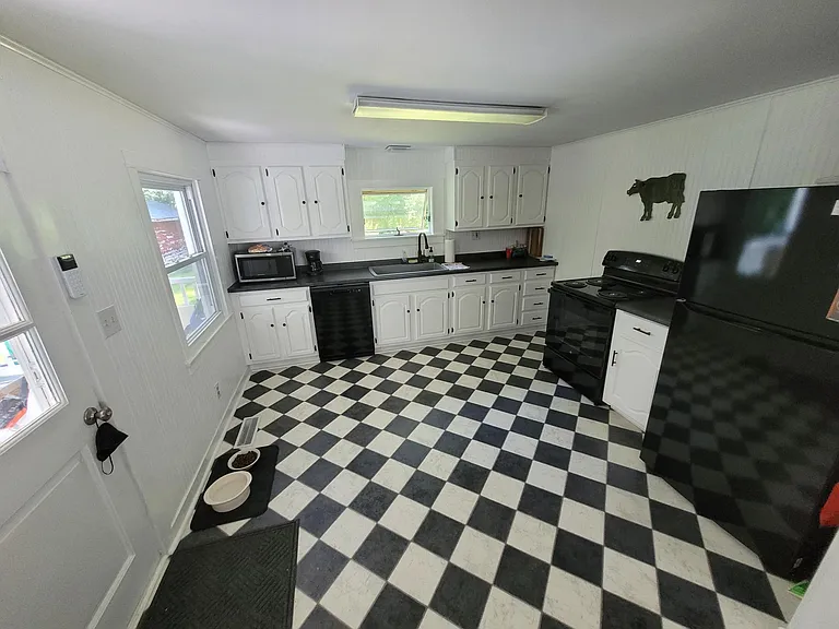 196 Forest Ave — Photo 3
