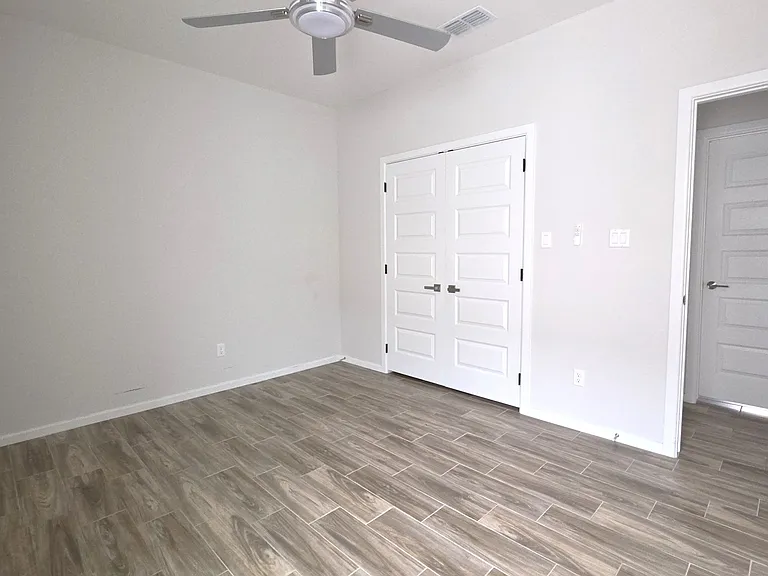 913 N Clarence Ave — Photo 15