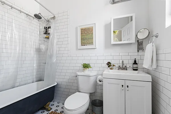 Sold by Compass | media 7