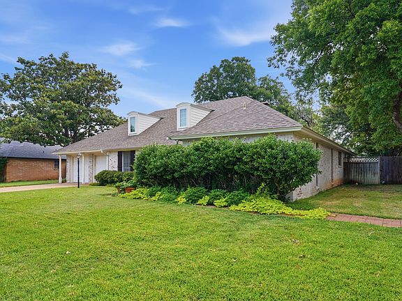 3rd image of 858 Canyon Ct