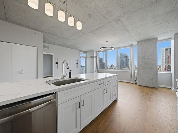 5th image of 659 W Randolph St APT 1005