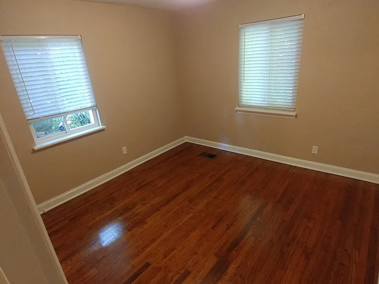1538 Lillian Ln — Photo 7