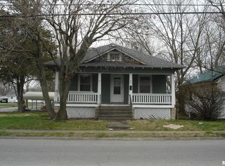 916 N McLeansboro St, Benton, IL 62812