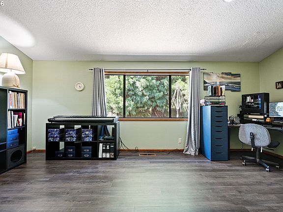 3rd image of 25181 Cheney Dr