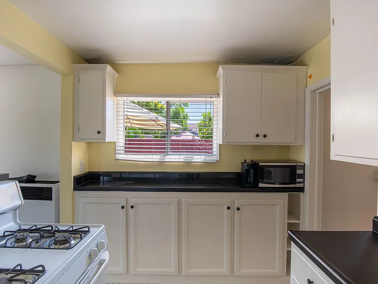 3043 Myrtle Ave — Photo 6