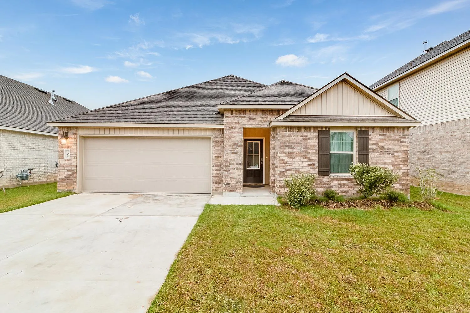 4 bed, 2087 sqft, $3,000 — Photo 1
