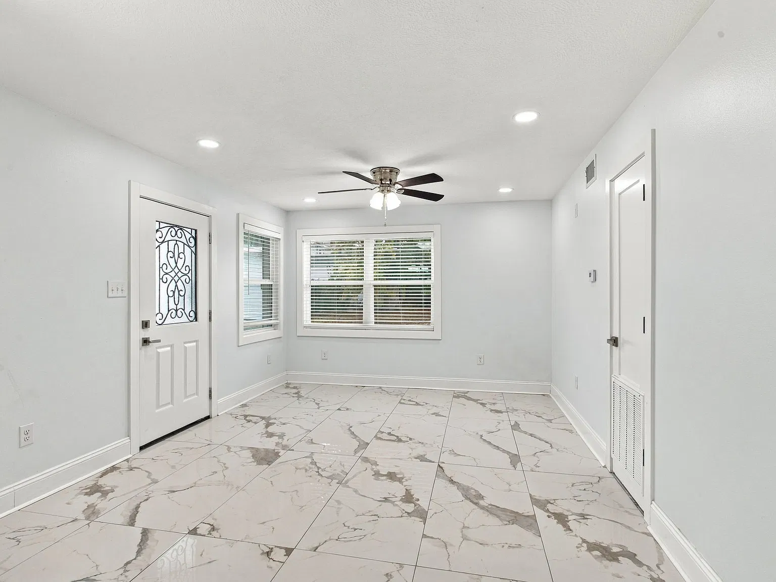 731 Kirby Ln — Photo 2