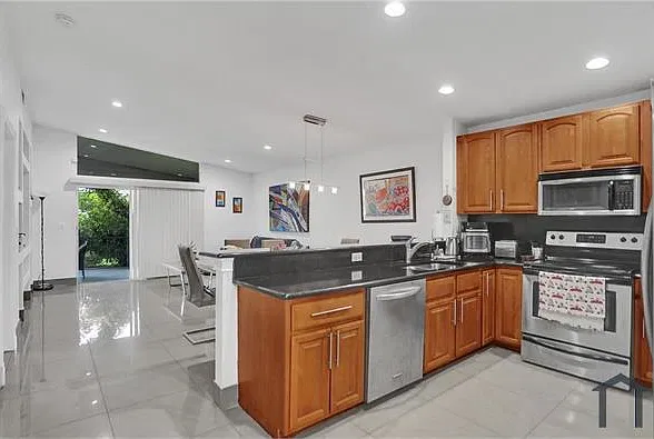 3 bed, 1160 sqft, $3,000 — Photo 1