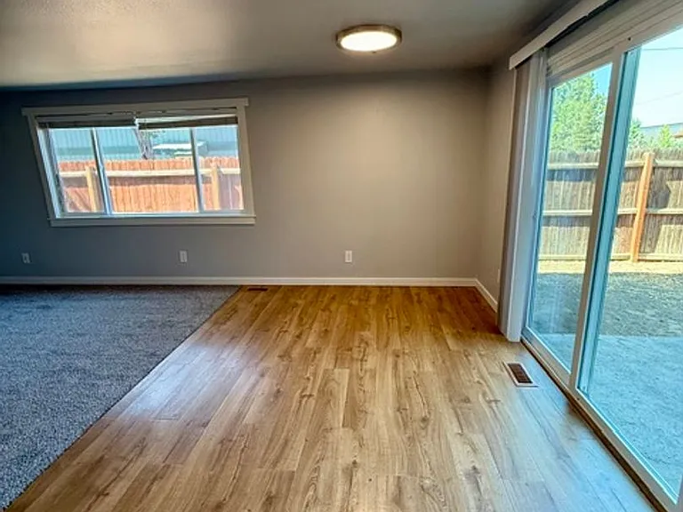 694 SE Centennial St — Photo 5