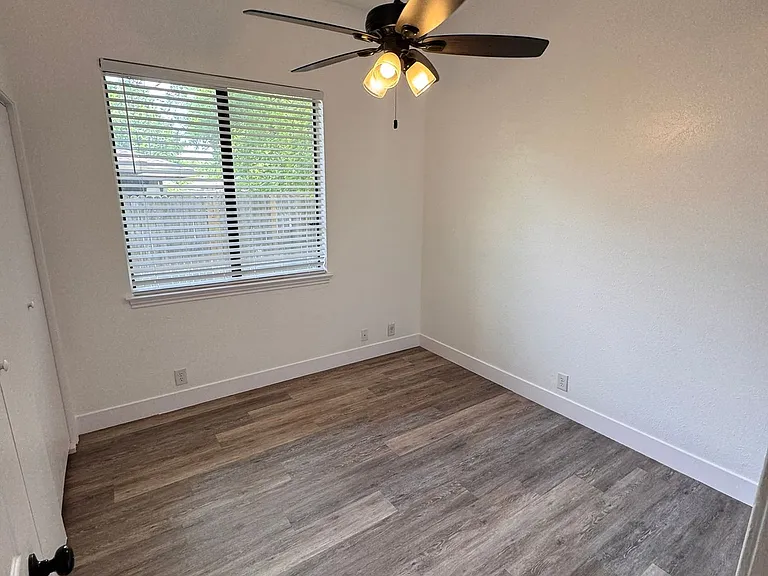 109 Misty Ct — Photo 15