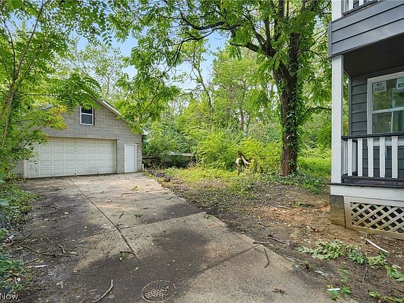 5th image of 628 E 131st St