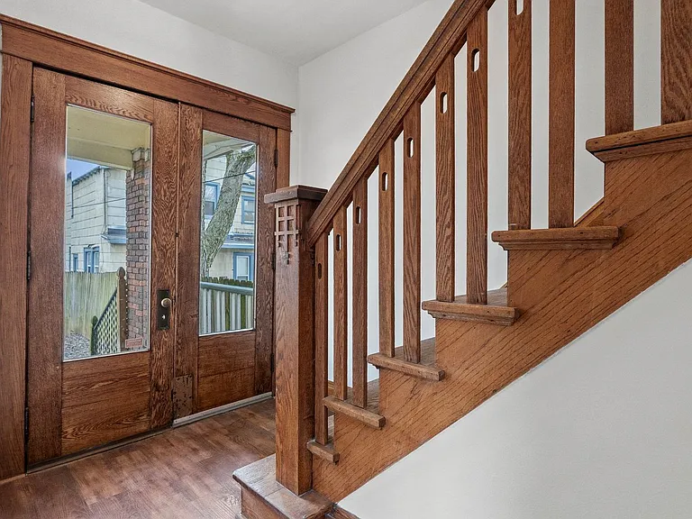 1213 W Jefferson Blvd — Photo 9