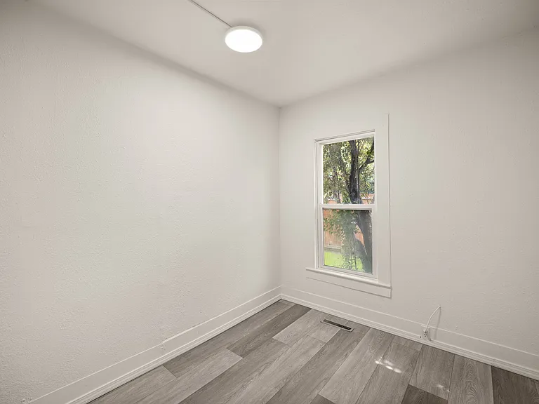 1627 E Desmet Ave — Photo 11