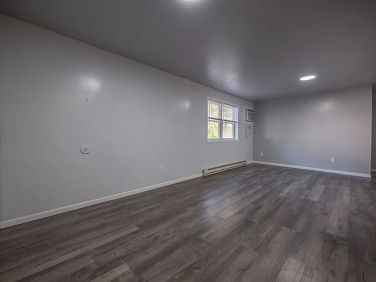 1104 N Walnut St — Photo 5
