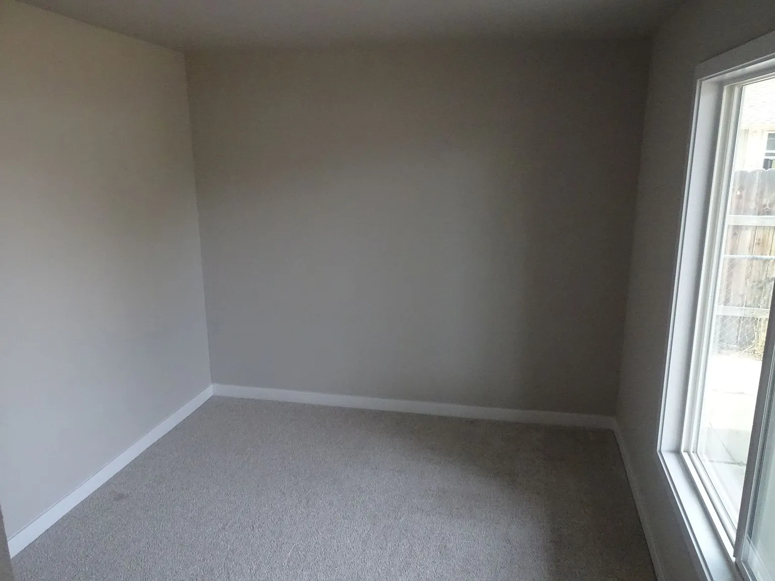 4 bed, $1,650 — Photo 2