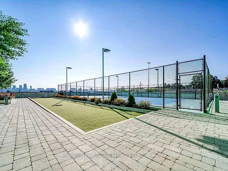 27 McMahon Dr #2012 — Photo 32