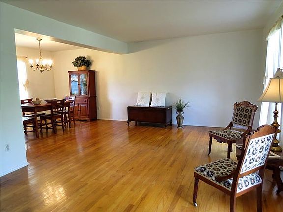2nd image of 105 White Oak Dr